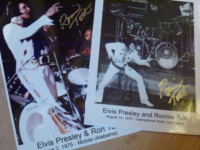 Elvis Presley - 2x Signed Photos with Certificate of Authenticity - Multiple titles - Signed memorabilia (original authograph) - 2007/2007