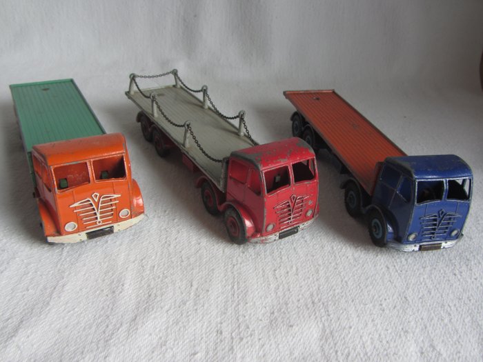 Dinky Toys - 1:43 - 2 Foden Flat Trucks & 1 Flat Truck with Chains