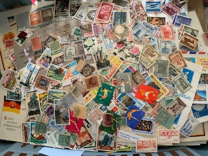 Monde - 10-kg lot that needs to be sorted with detached stamps and covers from all over the world, including