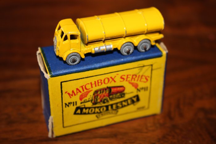 Matchbox - 1:76 - E.R.F Road Tanker, Yellow! - Matchbox Lesney 11a