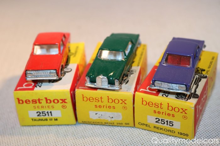 Best Box - 1:64 - Best box 2511- Ford Taunus 2515 Opel Rekord 2516 Mercedes Benz Perfect mint in box - Oude winkel voorraad met splinternieuwe modellen zie de fotos