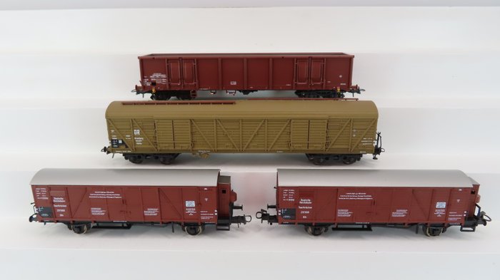 Roco H0 - 66250/66505/4369C - Freight carriage - 3 Closed cars and 1 high box car - DR (DDR)
