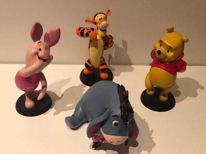 Winnie the Pooh - 4 Beeldjes - Winnie the Pooh, Tijgertje  Knorretje en Eeyore