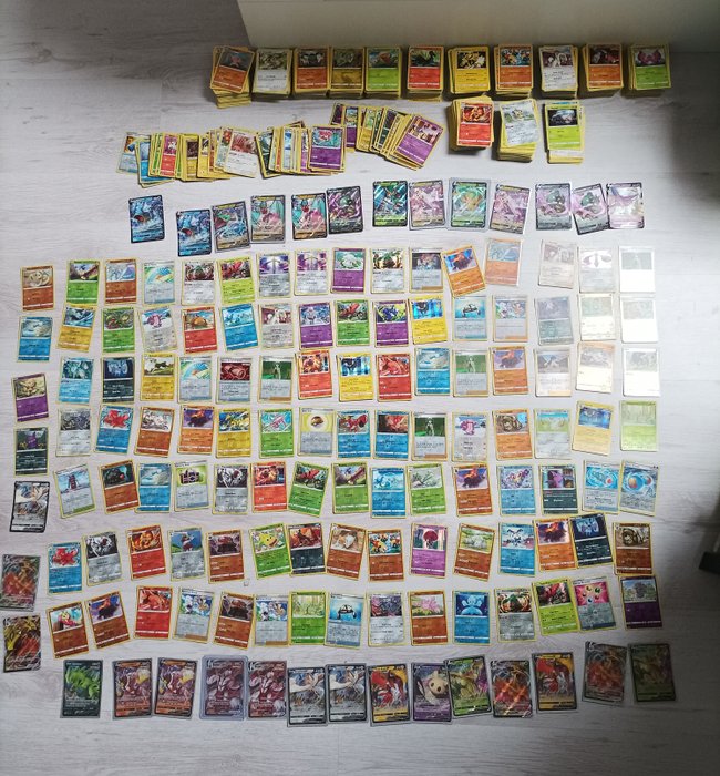 The Pokémon Company - Collection 950x battle styles kaart with many holos and V's