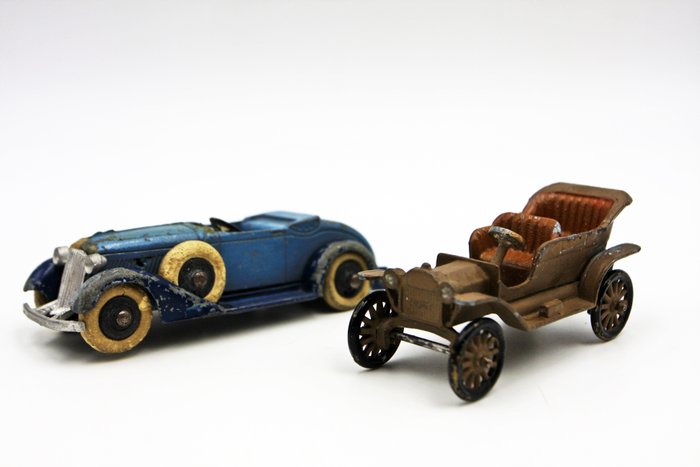 Tootsie Toy - 1:43 - Ford / Bentley - (Pre-War Model) - USA