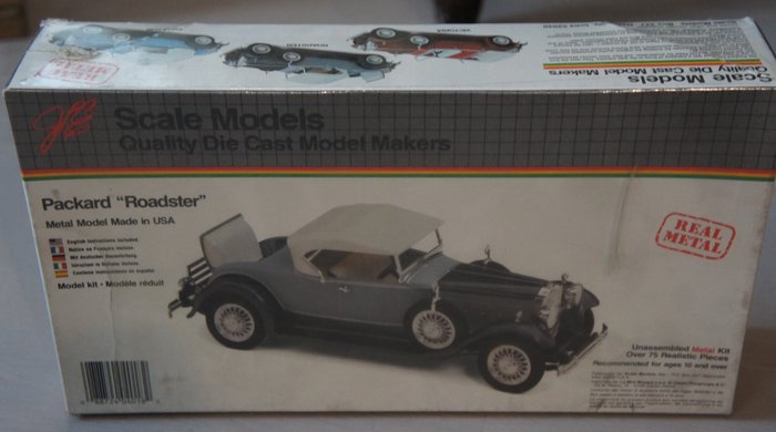 JLE - 1:22 - Diecast kit with more than 75 parts 1930 Packard Roadster 1:22