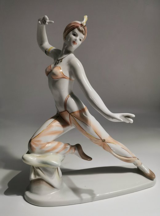 Hungary porcelain manufactory Ca 1939 - "Seherezádé" Art Deco-danser-handgeschilderd-eerste klas