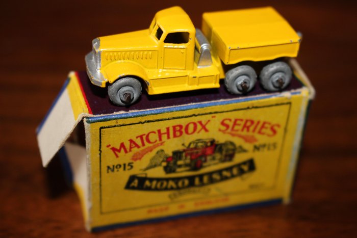 Matchbox - 1:76 - Diamond T Prime Mover - Matchbox 15a , yellow with grey wheels