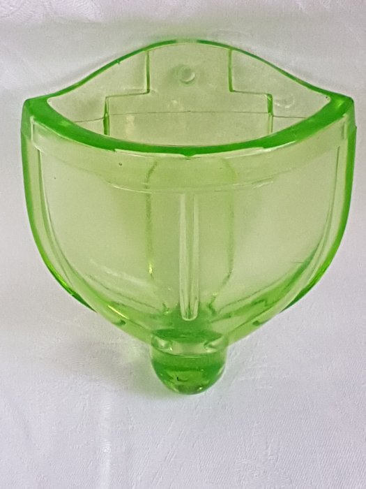 Image 2 of A.D. Copier - Glasfabriek Leerdam - Art Deco anna green holy water bowl (h. 11.5 - w. 10 cm)