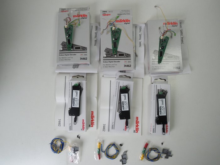 Märklin H0 - 74491/74462 - Accessoires - 3 entraînements d'aiguillage et 3 décodeurs d'aiguillage