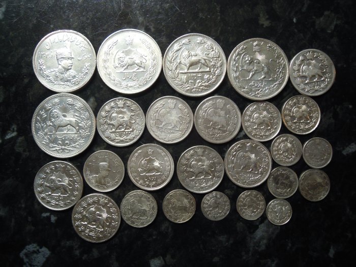Iran. Lot comprising 24 silver coins various years (1848-1971) and denominations (5-2-1-1/2-1/4 Reals/5000-2000-1000 Dinars/1/2-1/4 Kran)