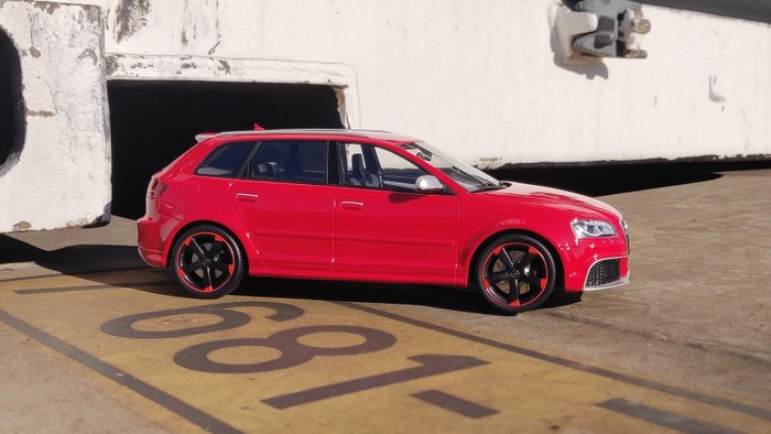 DNA Collectibles - 1:18 - Audi RS3 8P Sportback - Rood - Limited Edition!