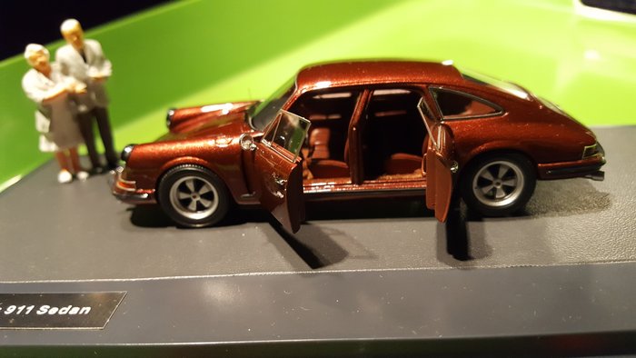 Matrix - 1:43 - Porsche 911 Sedan - Troutman & Barnes Limited series of 408 pieces this one is number 276