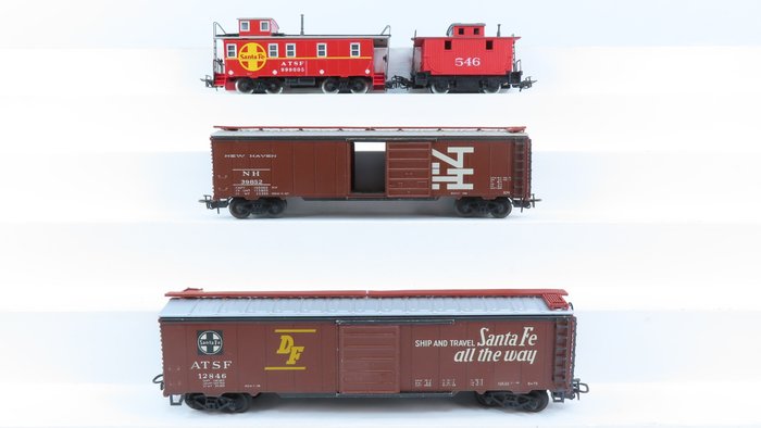Märklin H0 - 4777/4578 - Freight carriage - 4x different freight cars, including 4-axle "Caboose" - Santa Fe, New Haven