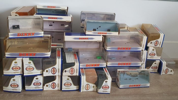 Dinky Toys - Meerdere schalen - 49 Empty boxes of Dinky Toys model cars from the late 80s and early 90s.