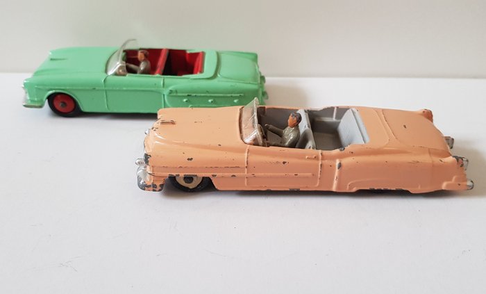 Dinky Toys - 1:43 - nr. 131 Cadillac Eldorado en nr. 132 Packard