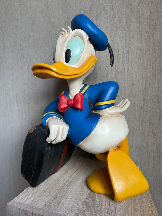 Donald Duck - Beeld - Donald Duck gaat op reis - Hoogte: 52 cm.