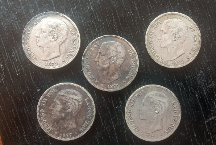 Spain. Alfonso XII (1874-1885). Lote de 5 monedas de 5 pesetas de plata.