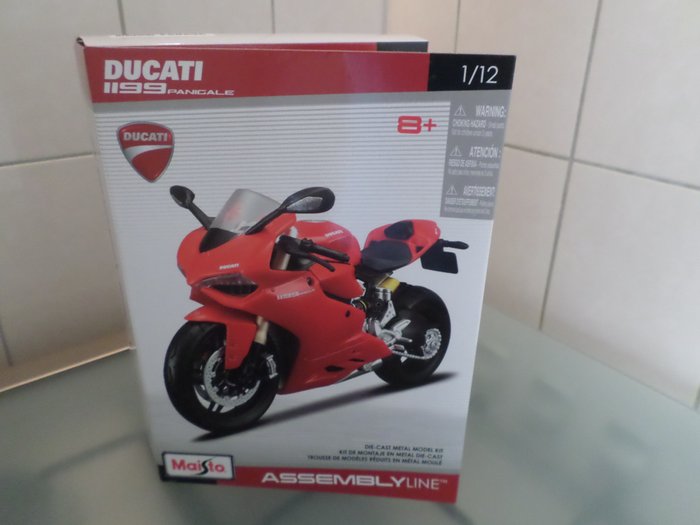 Ducati  Racing - 1:12 - Ducati  II 99  Panigale  ,,,  die  cast  metal  model  kit   ///