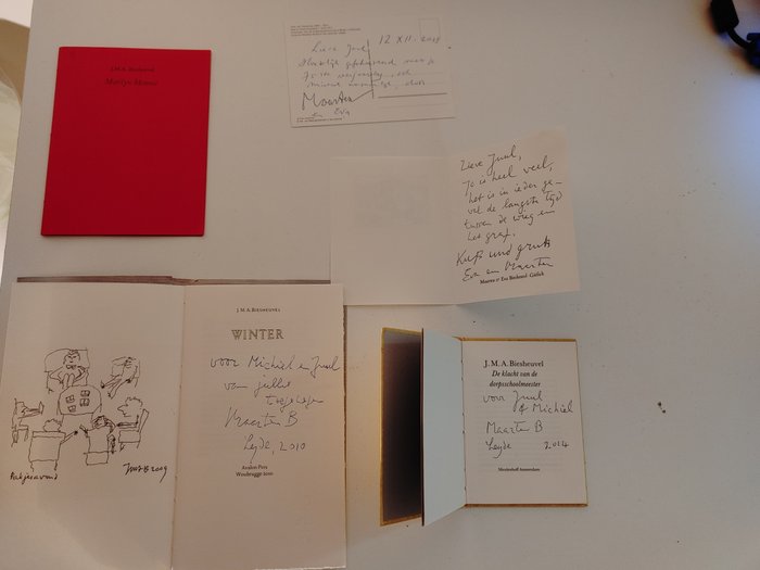 J.M.A. Biesheuvel - Lot met 3 gesigneerde boeken en twee handgeschreven kaartjes - 2010