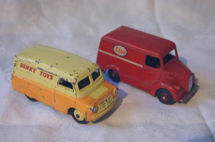 Dinky Toys - 1:48 - First Original Serie Trojan 15CWT "ESSO" Van no.31A - 1951 - Bedford CA "DINKY TOYS" Van no.482 - 1956