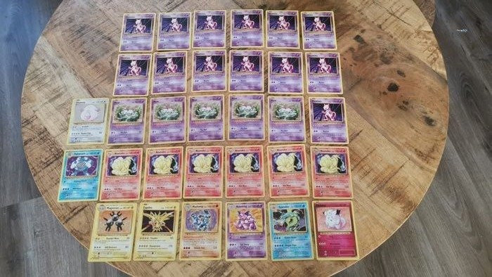 The Pokémon Company - Carte à collectionner 13x mewtwo 5x mew holo 6x ninetales holo 1x chansey holo 1x poliwrath holo 1x magnetron holo 1x zapd