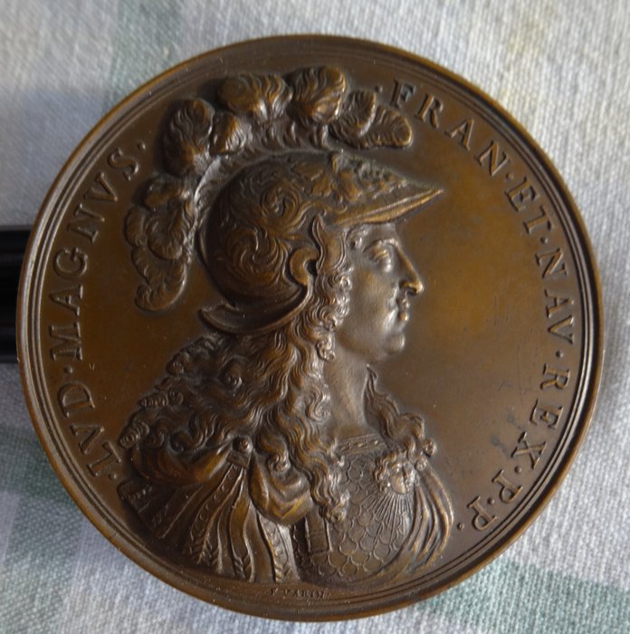 France. Bronze medal "Louis XIV. NEC PLURIBUS IMPAR 1674" par Varin