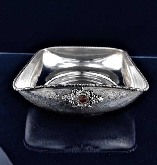 Cream bowl, Bowl with 2 stones - .800 silver - Italy - First half 20th century