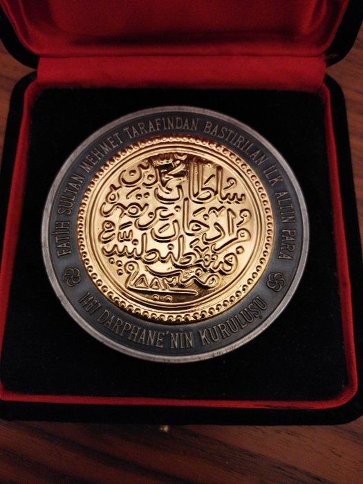 Turkije. Medallion (gold plated silver) 2001 - Commemorating the establishment of the Turkish State Mint in 1467
