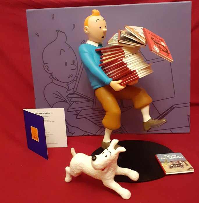 Tintin - Statuette Moulinsart 46964 - Tintin tenant les albums (version 2) - (2012)