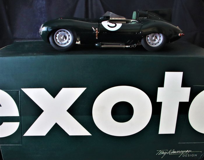 Exoto - 1:18 - Jaguar D Type # 3 GP Reim 1954, conduzido por Peter Whitehead / Ken Wharton.