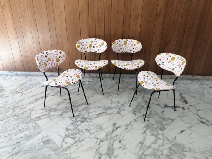 Groep van vier boonvormige stoelen uit de jaren 50