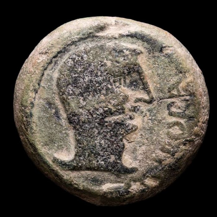 Hispania, Ipora. Montoro, Córdoba. Æ Dupondius,  50 a. C. - Toro a la derecha, frente al pesebre.