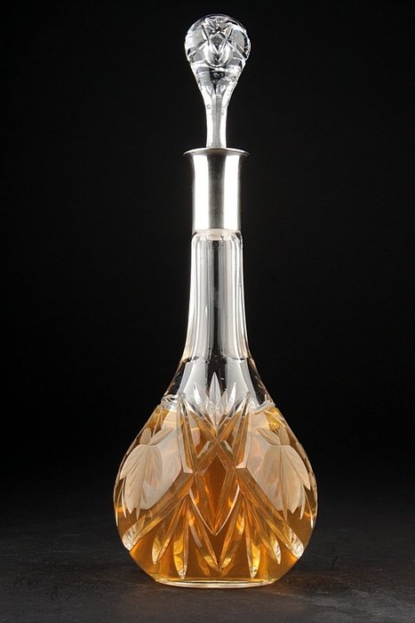 Decanter, A decanter with silver fittings - .800 silver - Germany - First half 20th century