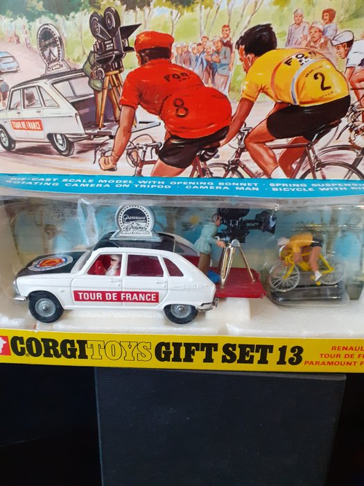 Corgi - 1:43 - Corgi Gift Set 13 Renault R16 Tour de France  Paramount Film Unit