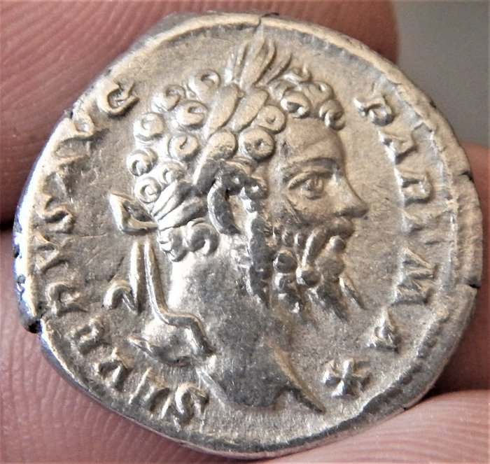 Roman Empire. Septimius Severus (AD 193-211). AR Denarius,  c. AD 200 - Victory flying left