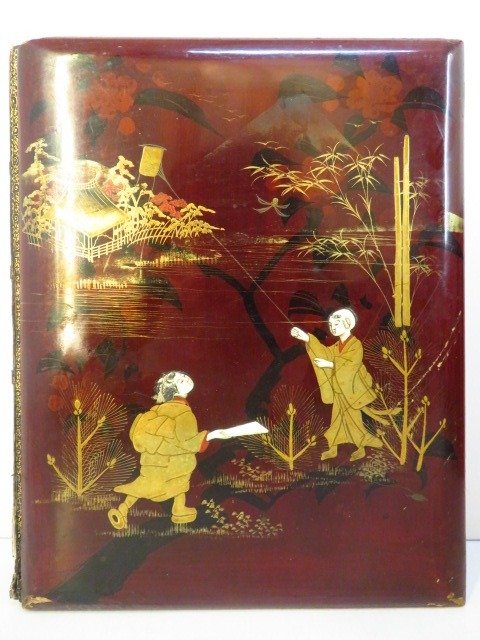 Japon; Reliure en bois laque et ivoire. 10 dessins sur soie. Mont Fuji. Grues. - 1880