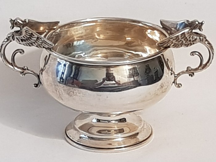 Bowl, Engelse Zilveren Coupe met oren in de vorm van een draak met vleugels. London 1937 (1) - .925 silver - England - Jaarletter B = 1937