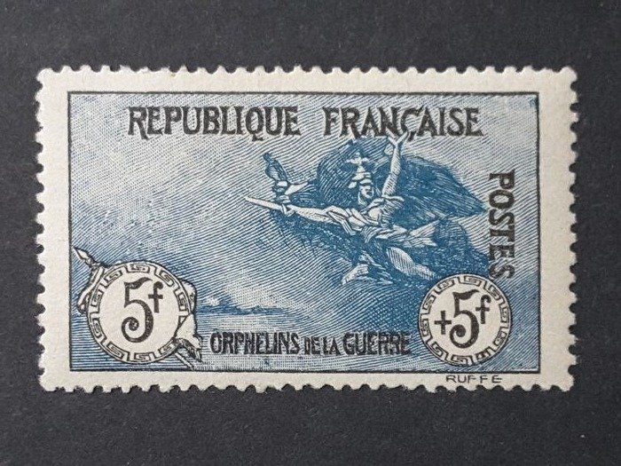 Frankreich 1917/1918 - For the benefit of the Orphans of War, 1st series, 5 f. + 5 f. black and blue - Yvert 155 très bien centré, avec certificat Raybaudi, expert italien
