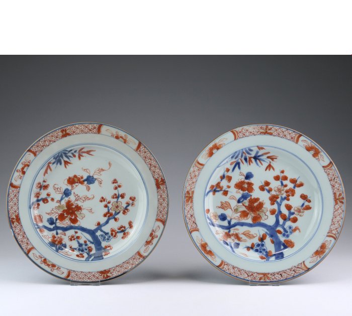 Dishes, Plates (2) - Imari - Porcelain - Flowers - China - Yongzheng (1723-1735)