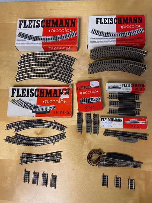 Fleischmann N - 9110/-12/-16/-20/-25/-23/-28/-43/-62/-70 - Rails - Ensemble d'interrupteurs et de rails de 43 pièces