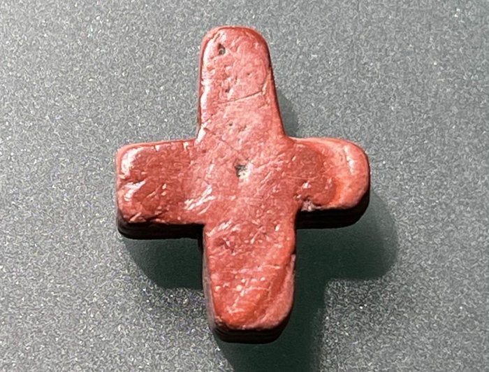 Era medieval y de los cruzados Piedra Cruces extremadamente raras de pórfido rojo.