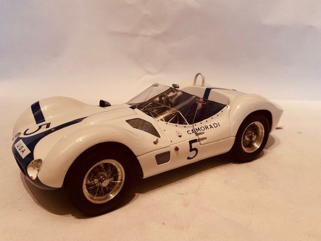 CMC - 1:18 - Maserati Tipo 61  Birdcage # 5 Winner Nurburgring 1960 Moss Gurney - 1500 pieces worldwide