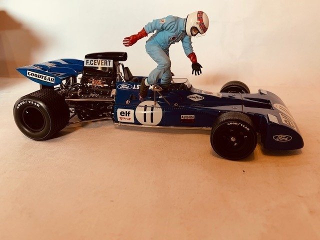 Exoto - 1:18 - Tyrrel Ford # 11  Driver Jackie Stewart Winner Canada GP 1971 - model comes with pilot