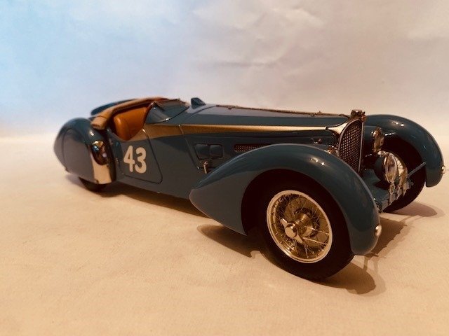 CMC - 1:18 - Bugatti  57 SC Corsica # 43 Sport Version 1938 - edition of 1000 pieces worldwide