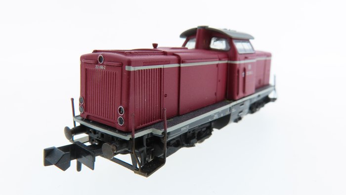 Minitrix N - 16121 - Locomotive diesel - BR 212 en livrée rouge avec son plein - DB