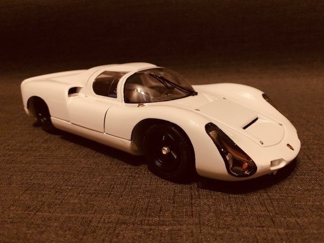 Exoto - 1:18 - Porsche 910 1967