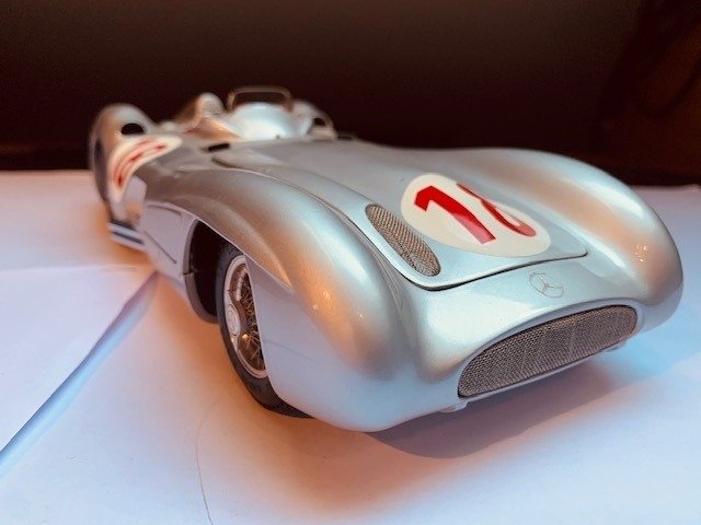 CMC - 1:18 - Mercedes W 196R # 18 France Grand Prix Reims 1954 Driver: Juan Manuel Fangio - limited to 1000 pieces