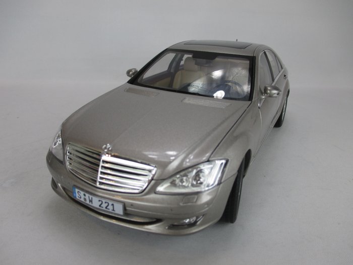 Autoart - 1:18 - Mercedes-Benz S Class in new condition and original packaging