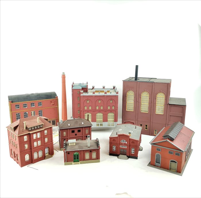 Faller, Kibri, Piko, Vollmer H0 - Scenery - 9 Matching industrial buildings / factories with offices